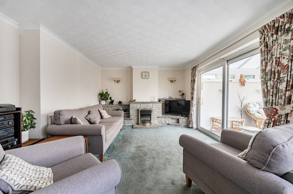 Property photo 2 of 12 15118538