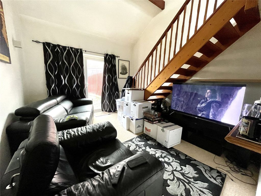 Property photo 2 of 6 Lounge