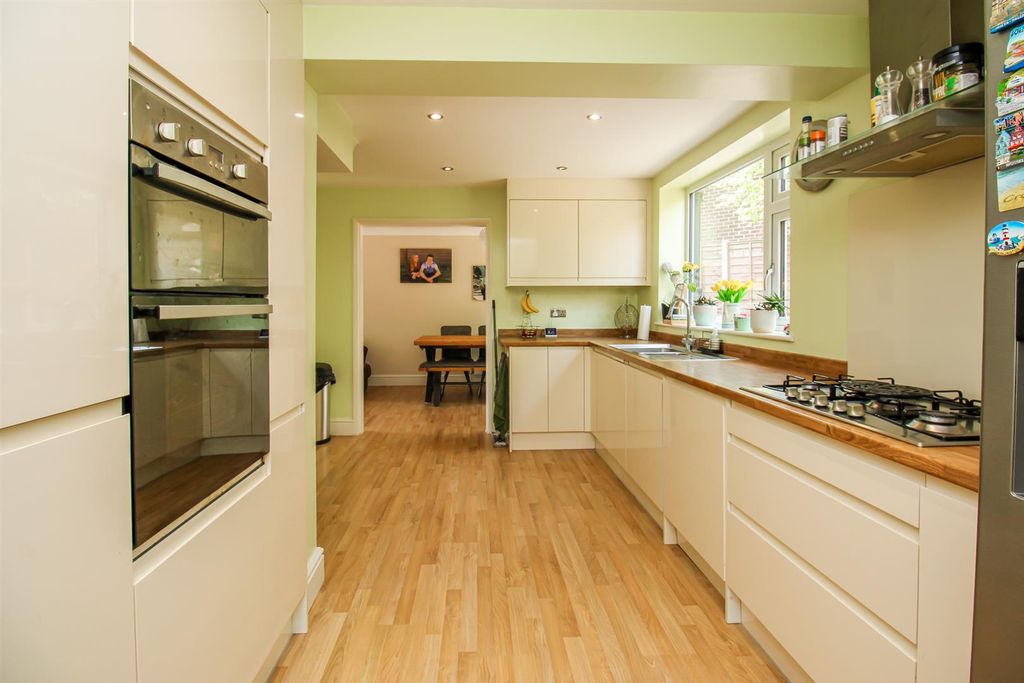 Property photo 2 of 21