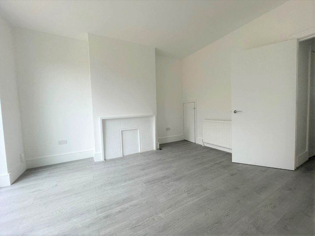 Property photo 3 of 8 1370953