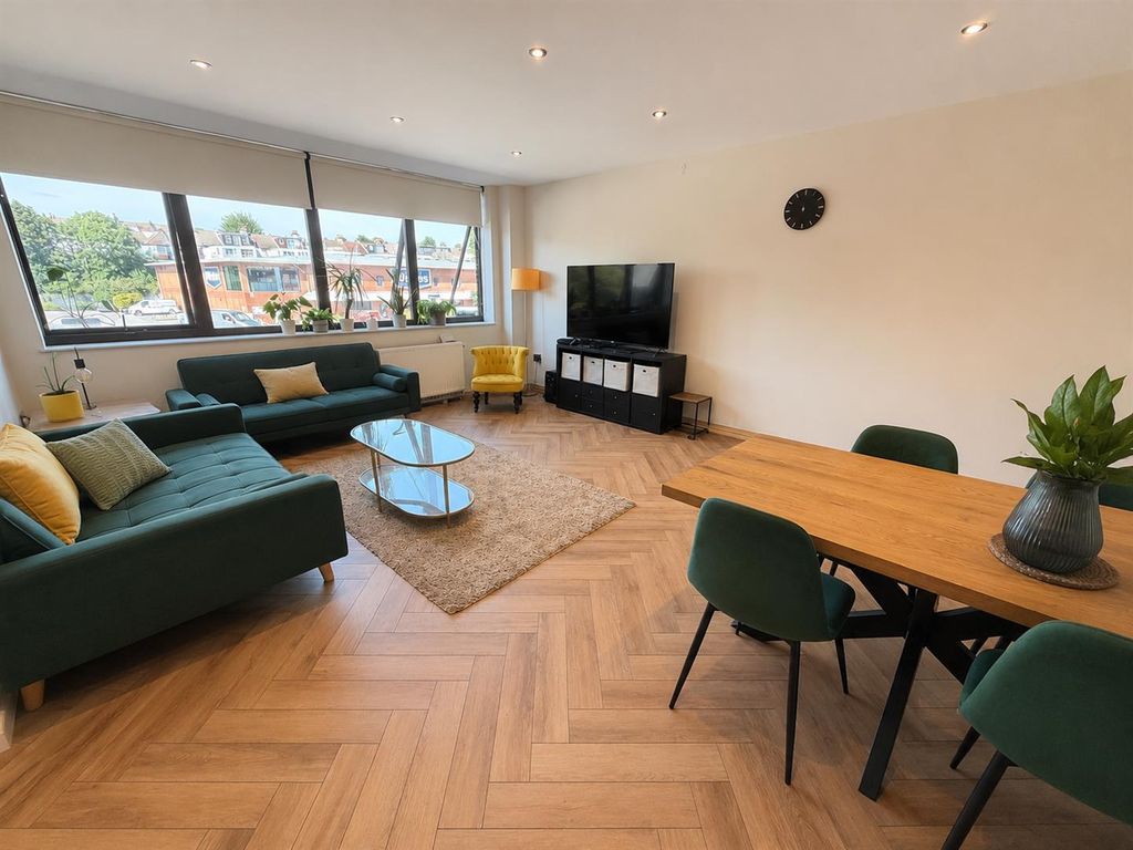 Property photo 2 of 7 Lounge.Png