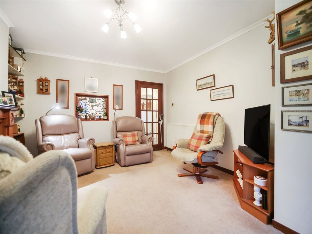 Property photo 3 of 27 Living Room