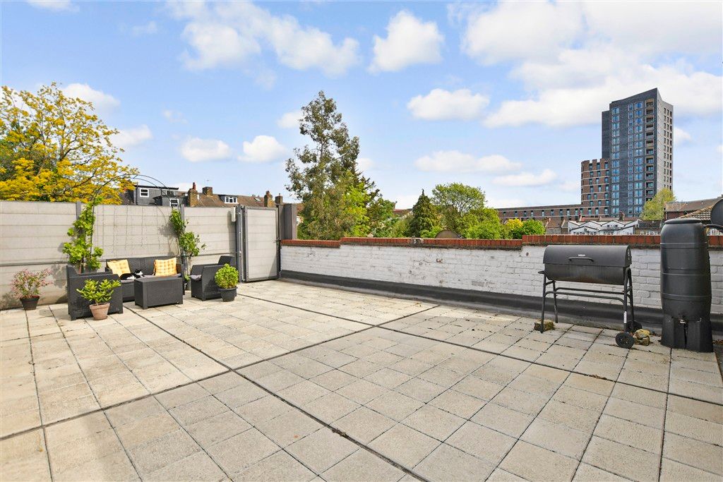Property photo 1 of 11 Balcony / Terrace