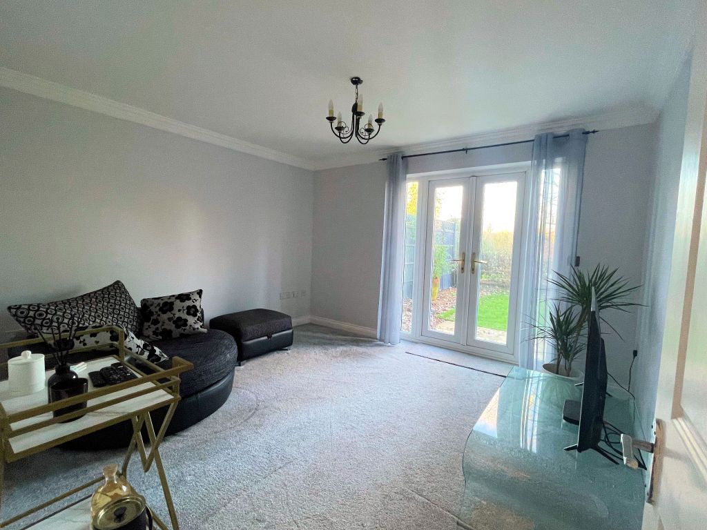 Property photo 3 of 11 Living Room