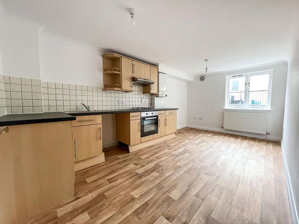 Property photo 2 of 6 Kitchen