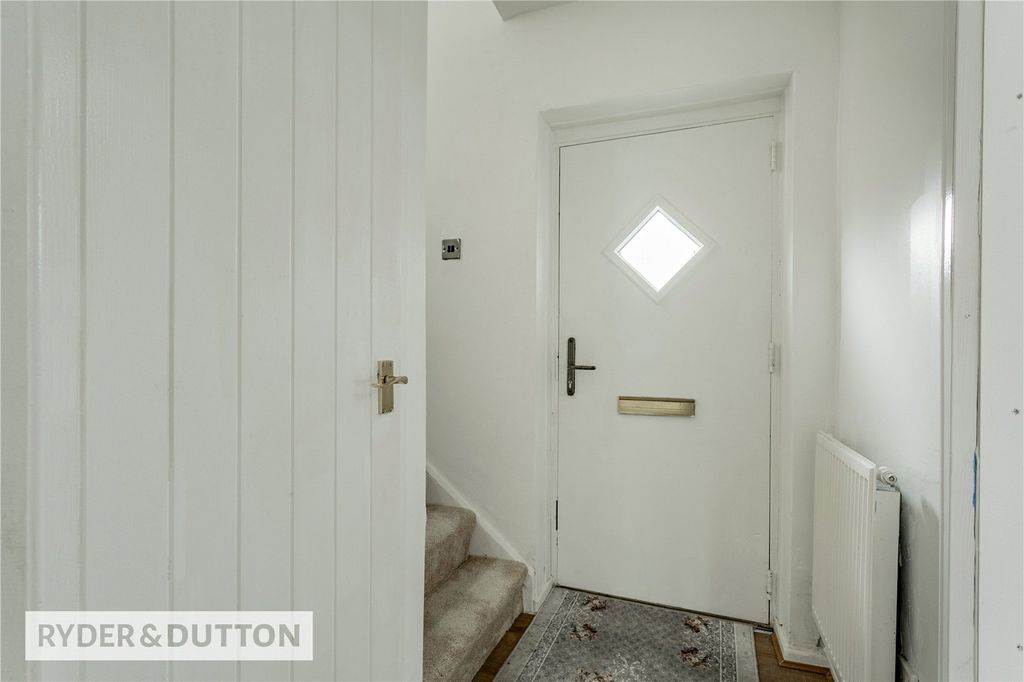 Property photo 3 of 18 Hallway