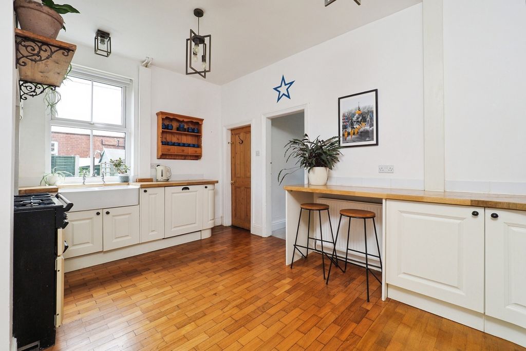 Property photo 2 of 31 Pbox-Img.Jpg