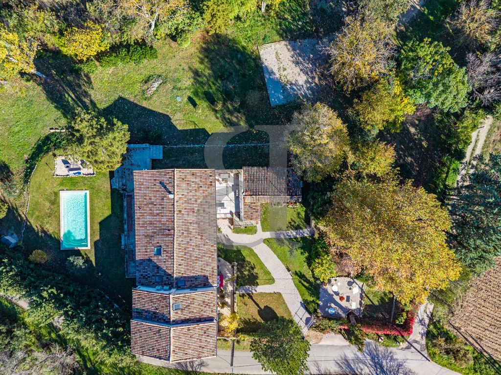 Property photo 2 of 47