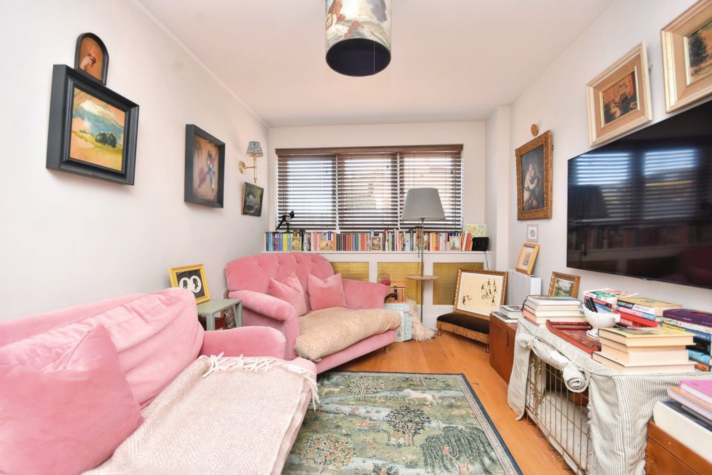 Property photo 3 of 34