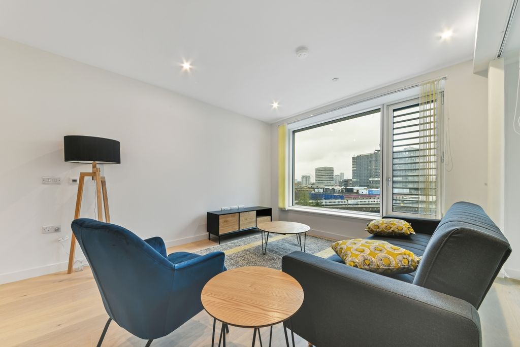 Property photo 2 of 17 Living Area - Hurloc