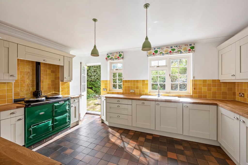 Property photo 2 of 27