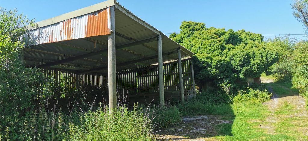 Property photo 3 of 6 Pole Barn 1