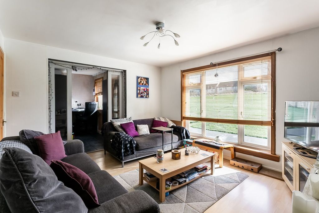 Property photo 3 of 23