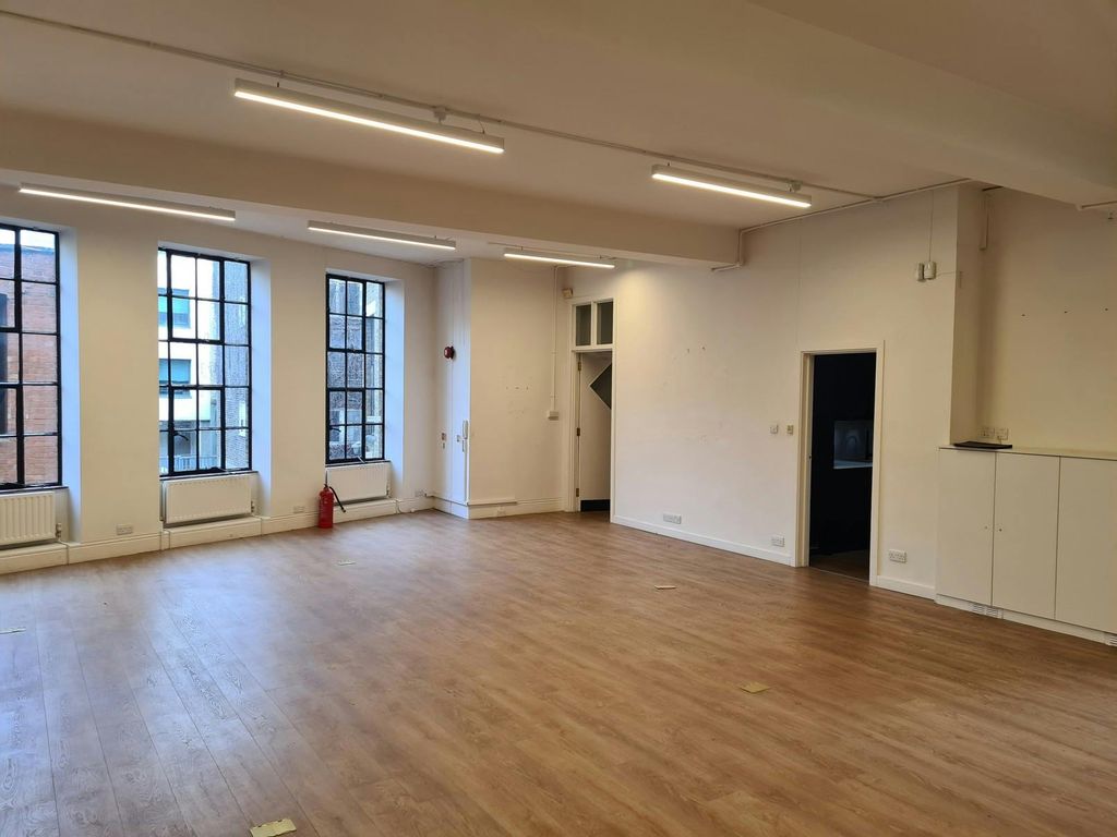 Property photo 2 of 6 Int 1.Jpg