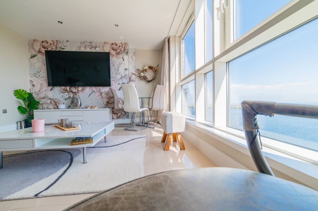 Property photo 3 of 45 Award-Winning Media Team On Every Listing_4