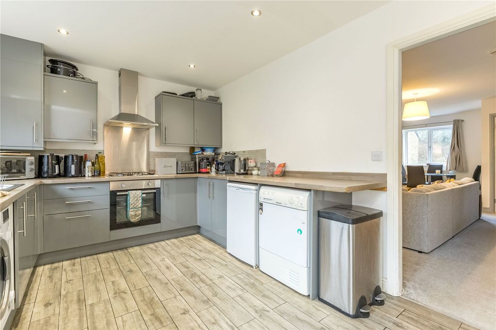 Property photo 3 of 19 Dining Kitchen