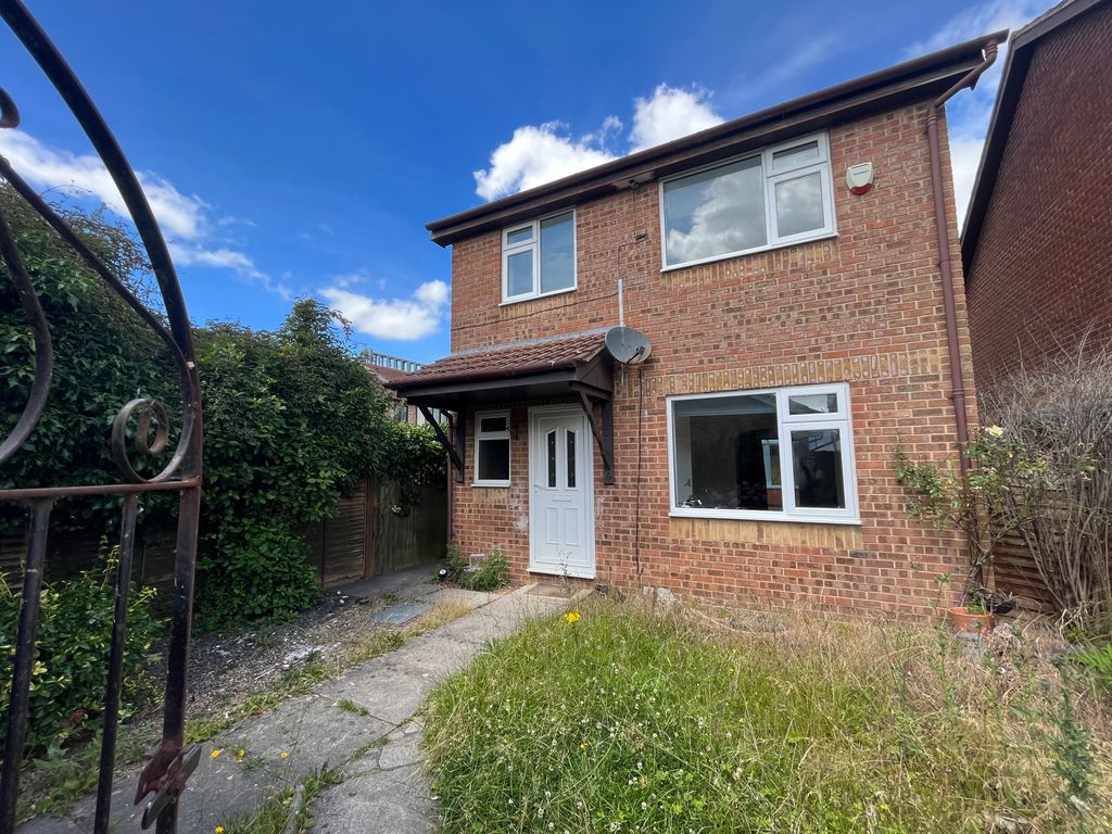 Property photo 1 of 12 Exterior