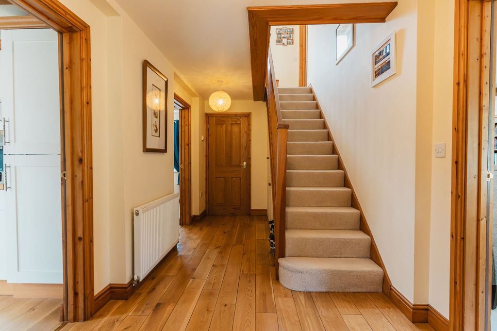 Property photo 3 of 36