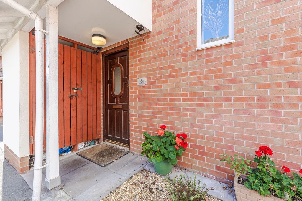 Property photo 3 of 19
