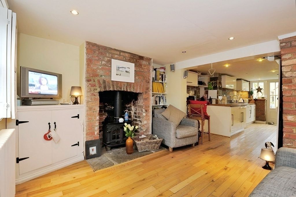 Property photo 3 of 9 3