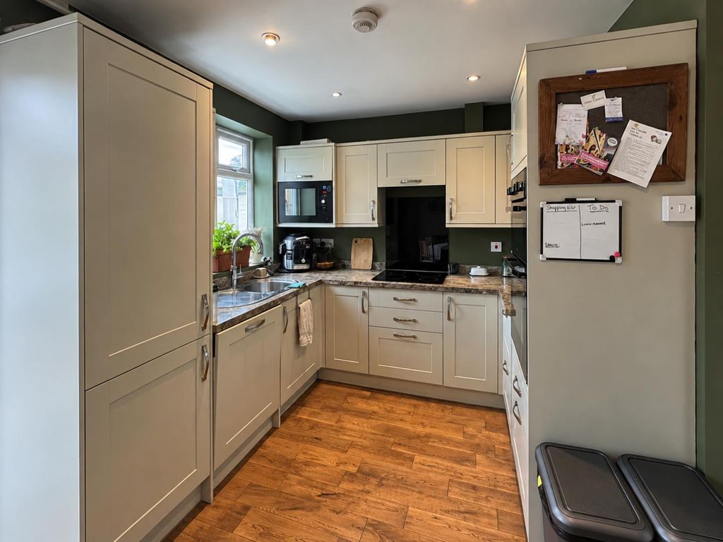 Property photo 2 of 21 11.Png
