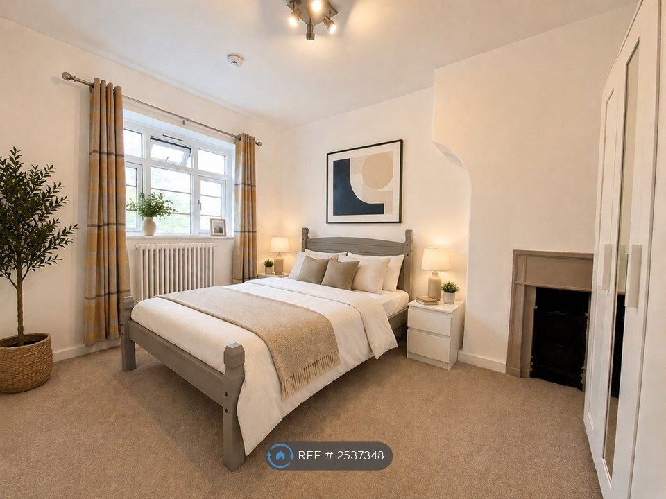 Property photo 2 of 10 Bedroom 1