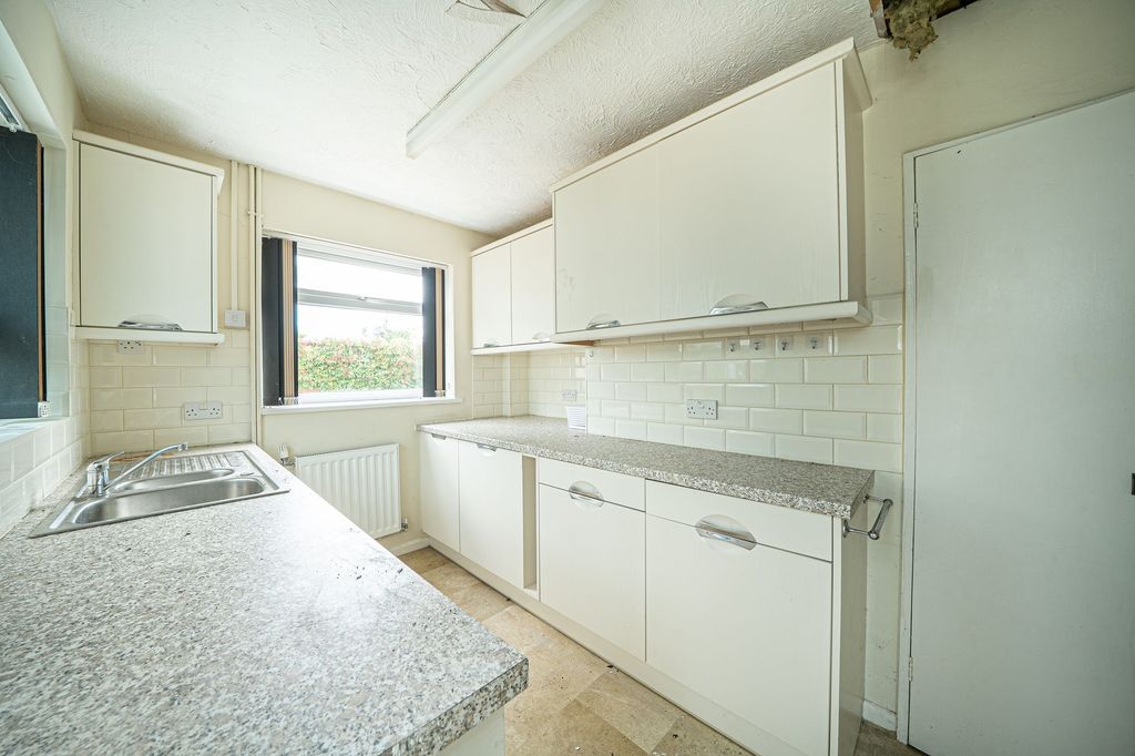 Property photo 2 of 29 Kitchen