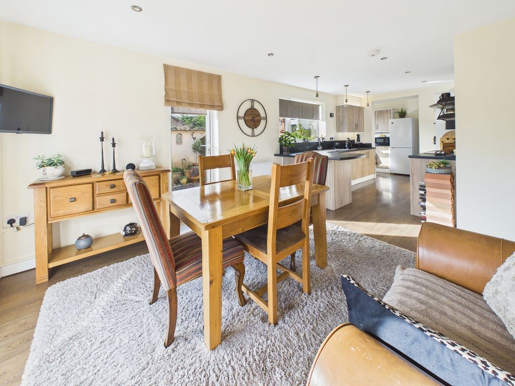 Property photo 2 of 23