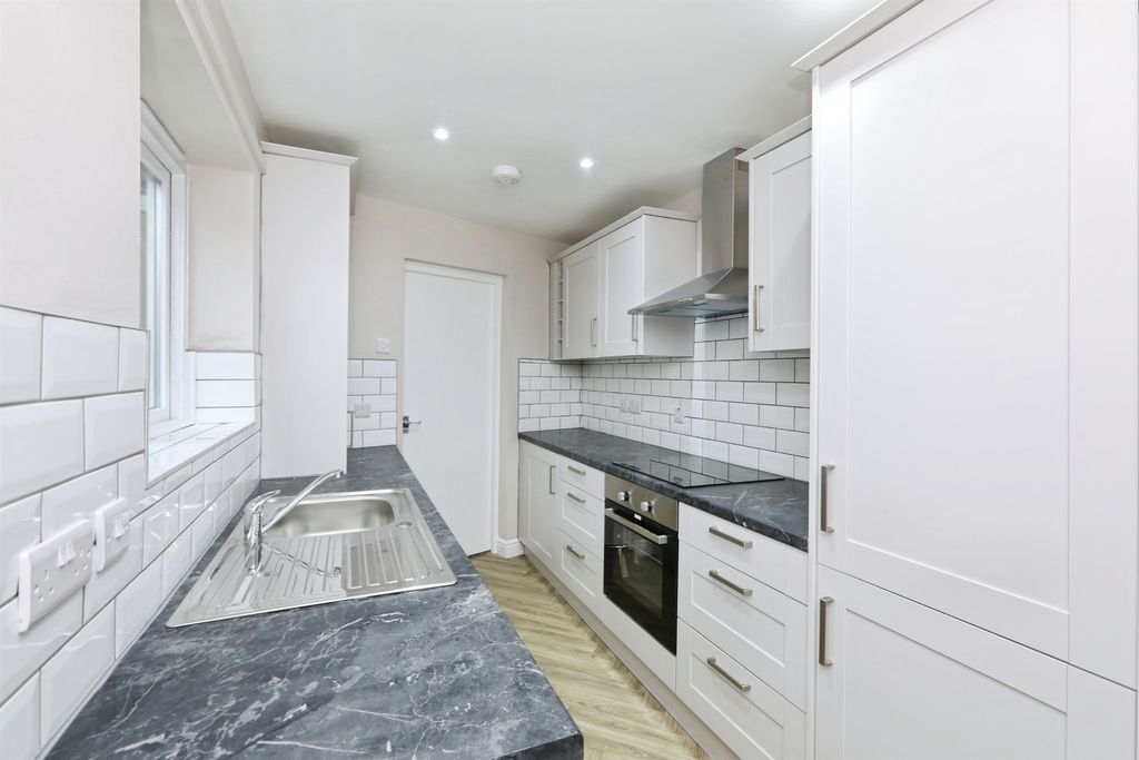 Property photo 3 of 11 Image