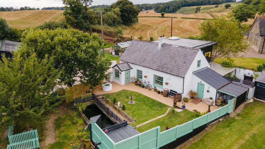 Property photo 1 of 90 009