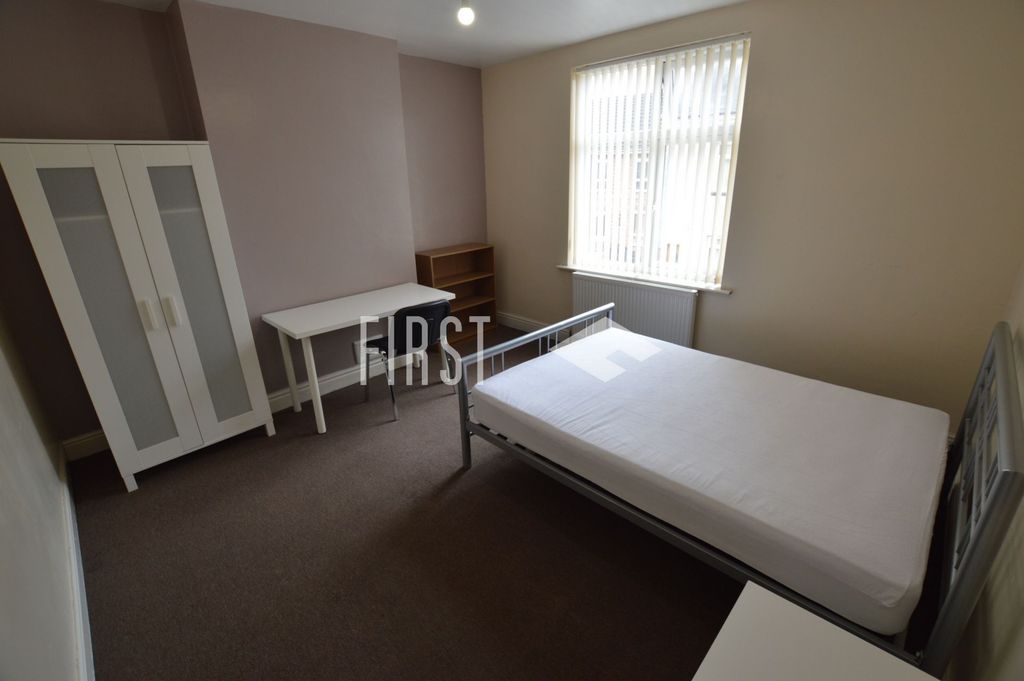 Property photo 3 of 10 Bedroom