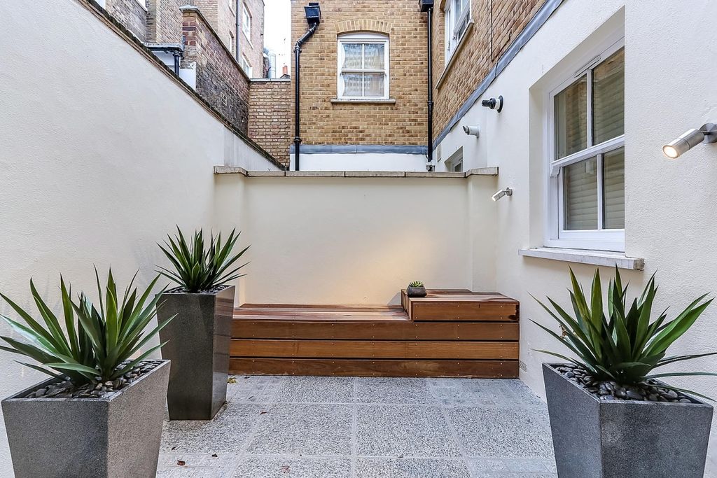 Property photo 3 of 8 Patio