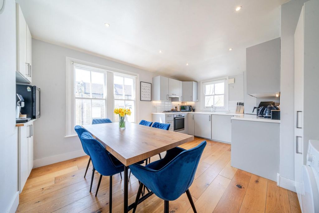 Property photo 3 of 16 Picture 3