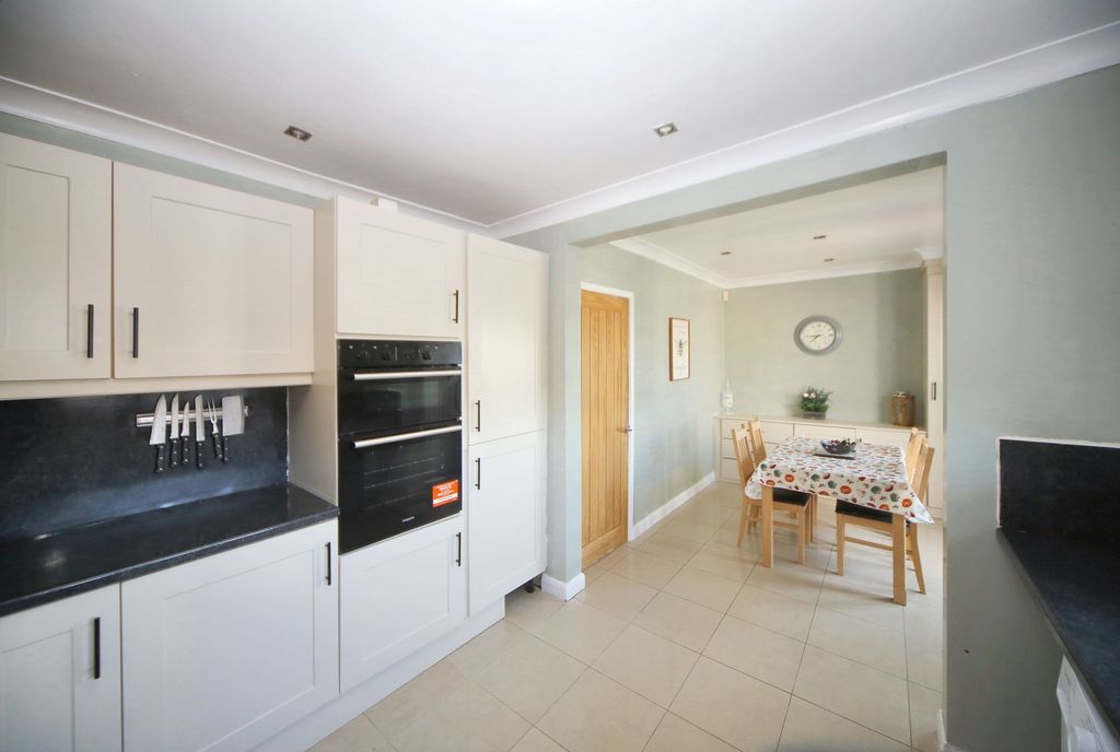 Property photo 3 of 23