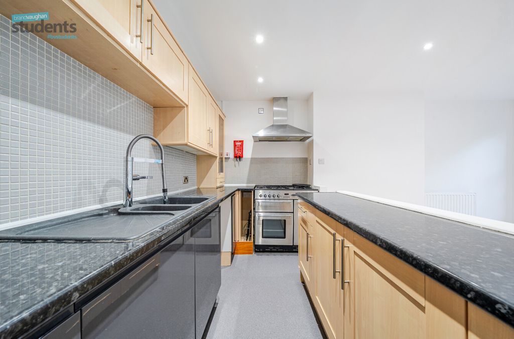 Property photo 3 of 11 36Dbe15c-4c18-4d5...