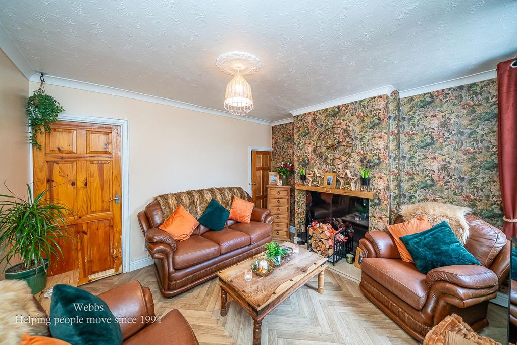 Property photo 2 of 24 Lounge