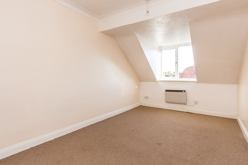 Property photo 2 of 5 Bedroom