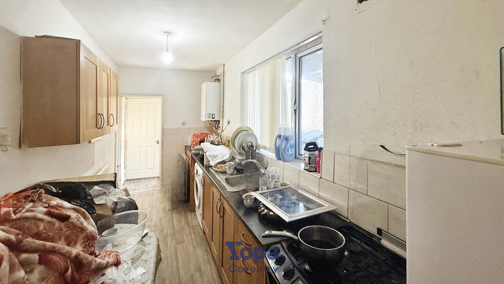 Property photo 2 of 6 Kitchen