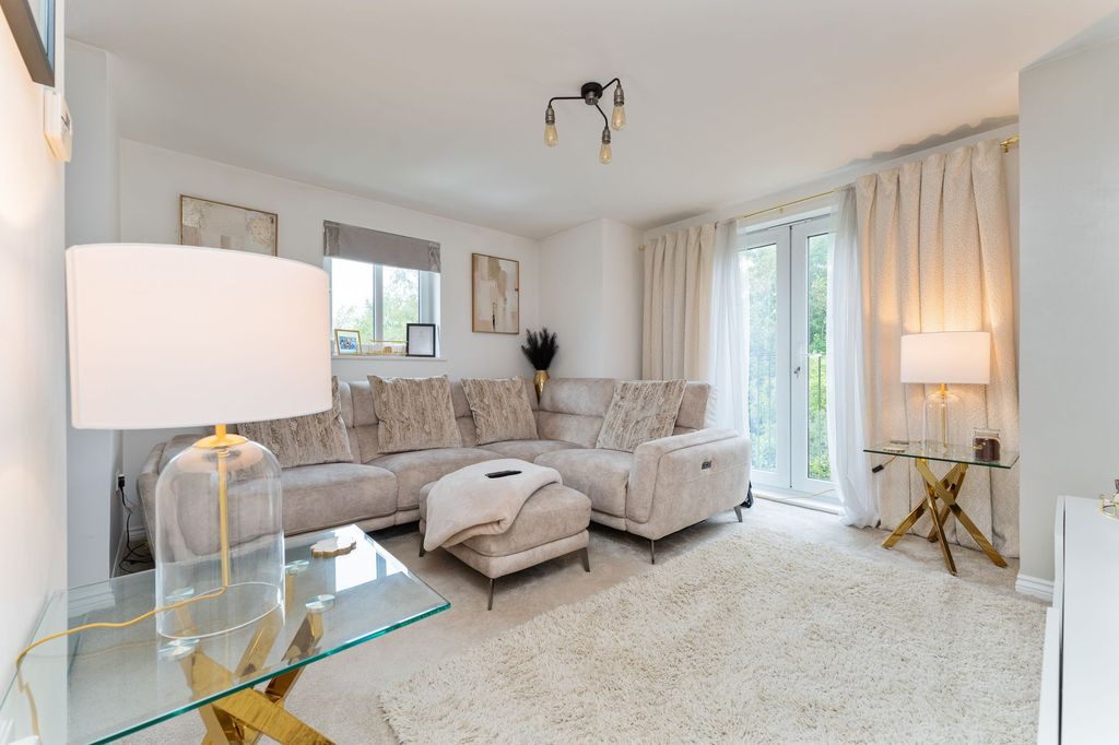 2 bed flat for saleCambridge Crescent, Airdrie ML6 photo 4