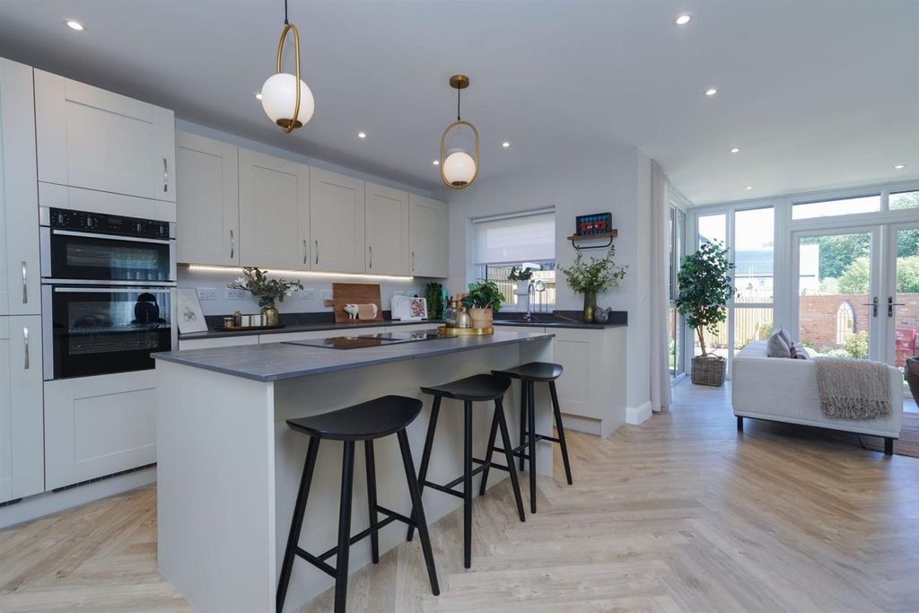 Property photo 2 of 19 Lambrok-Mead-15.Jpg