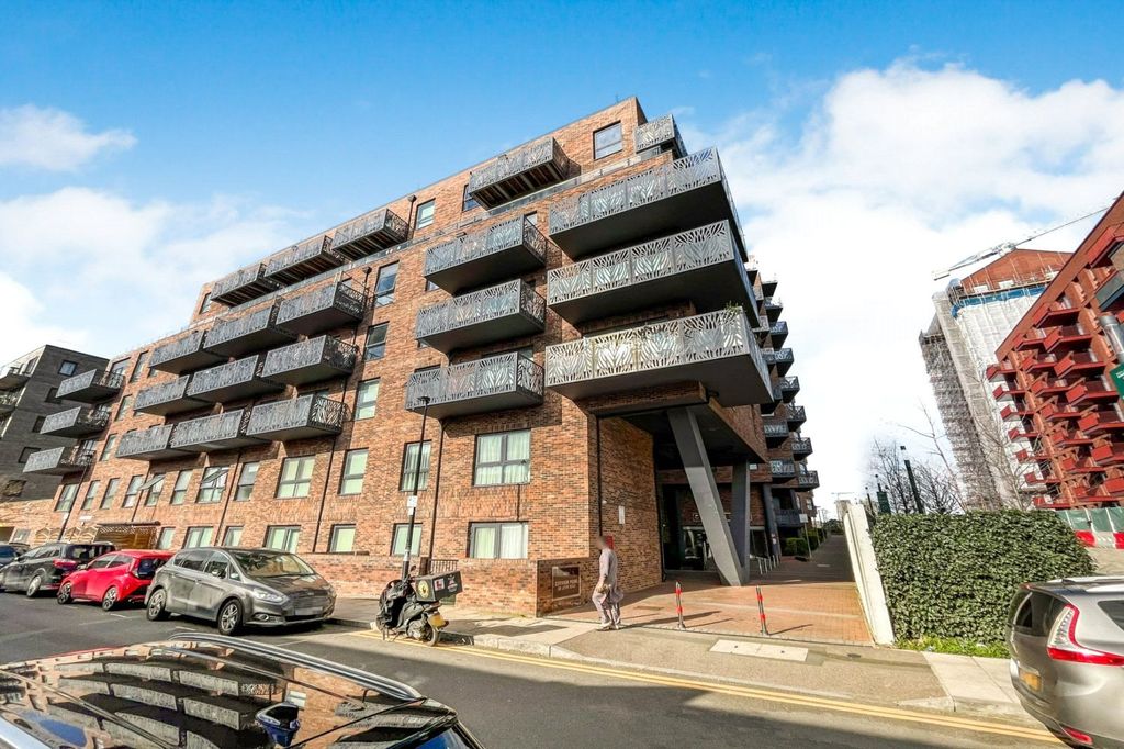 Additional image 9 of 2 bed flat for saleCity View Point E14