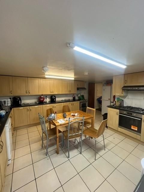Property photo 2 of 9 Bright Communal Kitchen With Extensive Fitted Cupb...
