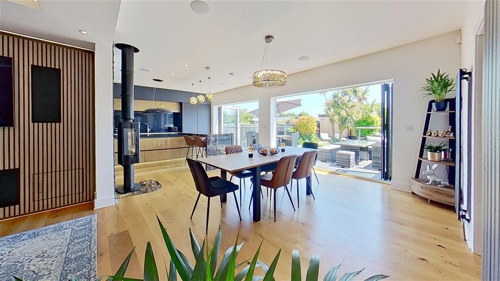 Property photo 3 of 23 Dining Area