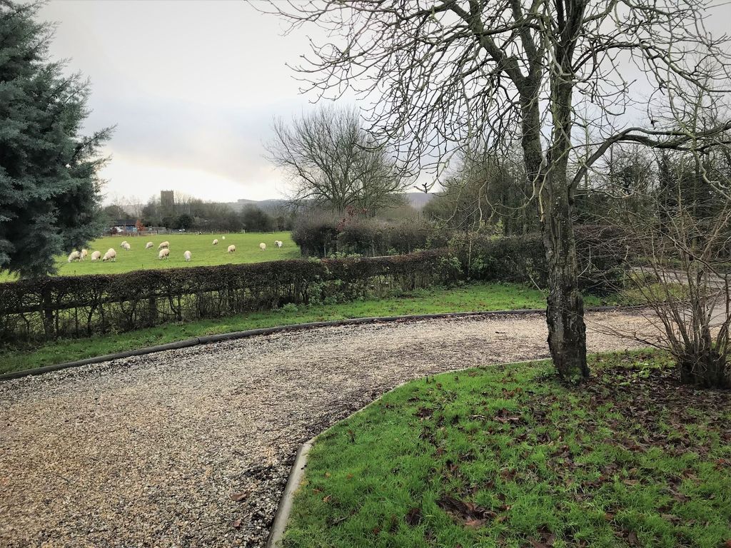 Property photo 2 of 7