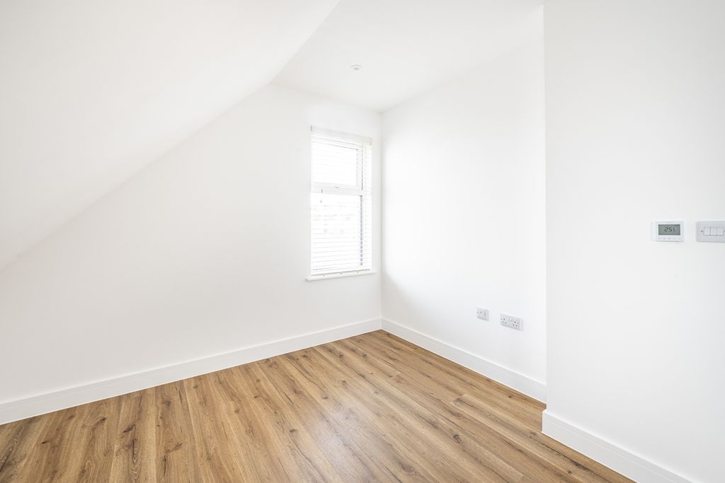Property photo 2 of 8 -113London-Road-02