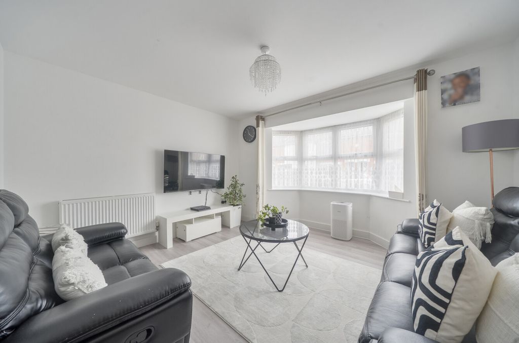 Property photo 2 of 12 1471964-1-6A20344...