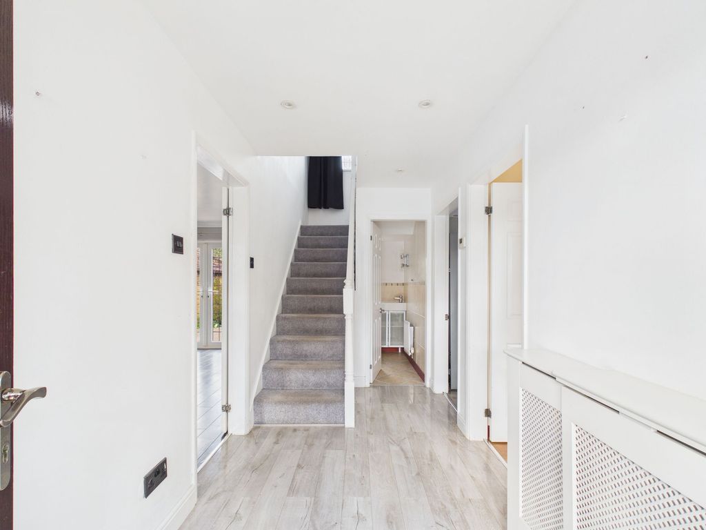 Property photo 3 of 31