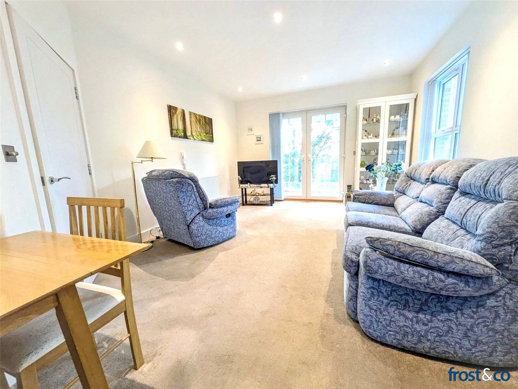 Property photo 2 of 7 Lounge