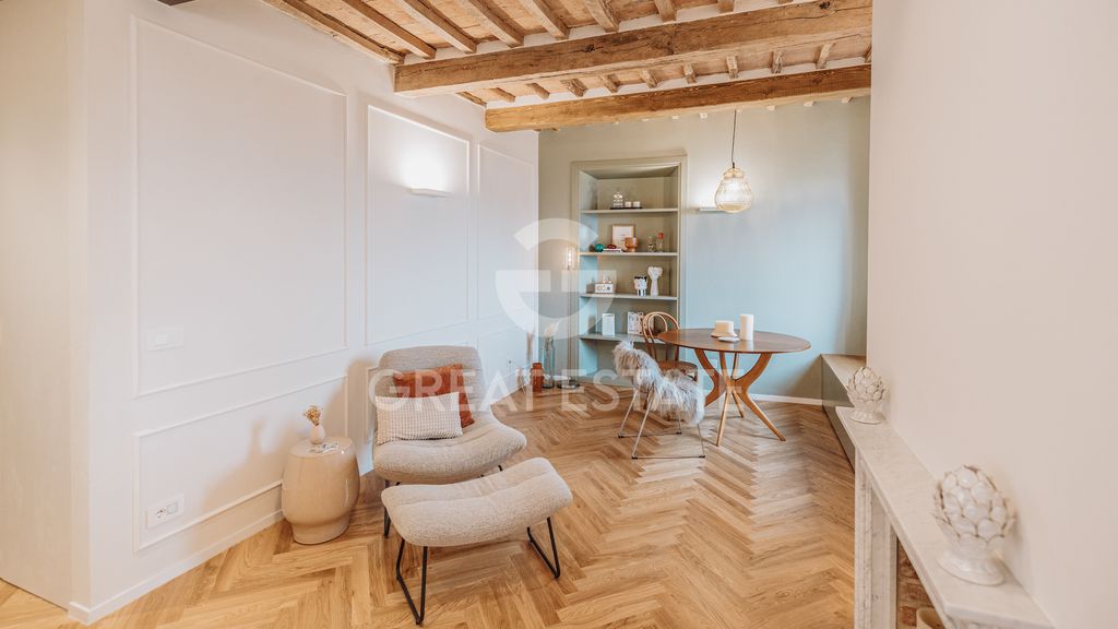Property photo 3 of 21 Interiors