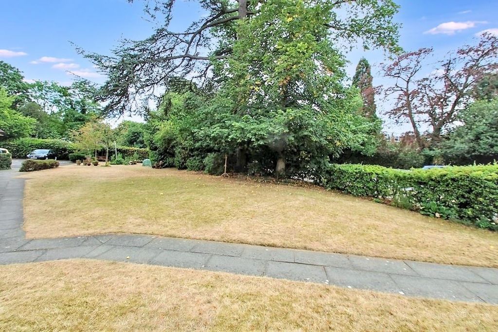 Property photo 1 of 8 Grounds